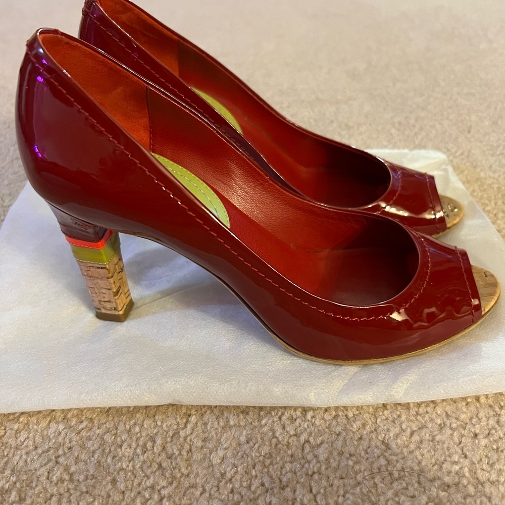 Celine Pumps Patent Leather in Red color - Picture 2 of 16